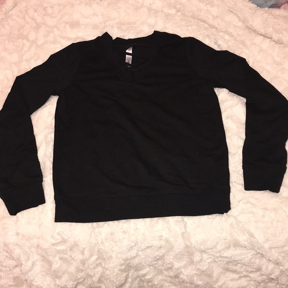 black sweater - Picture 1 of 2